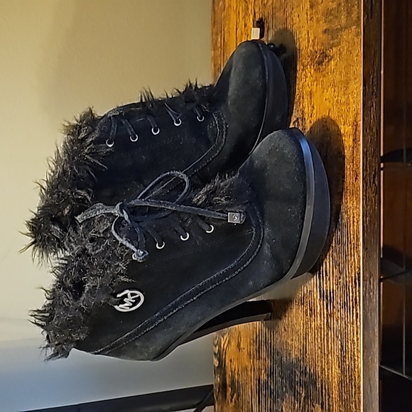 Michael Kors women black suede platform boots with faux fur trim - Picture 1 of 7